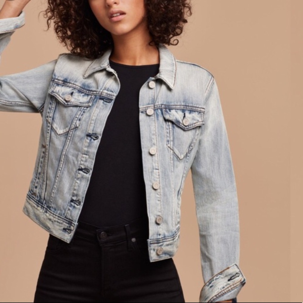 Aritzia Talula Cropped Jean Jacket. Size S